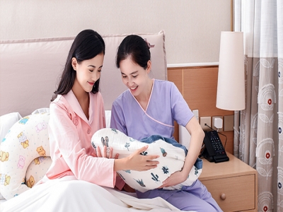 請(qǐng)?jiān)律┑淖⒁馐马?xiàng)，找月嫂需要注意什么呢？